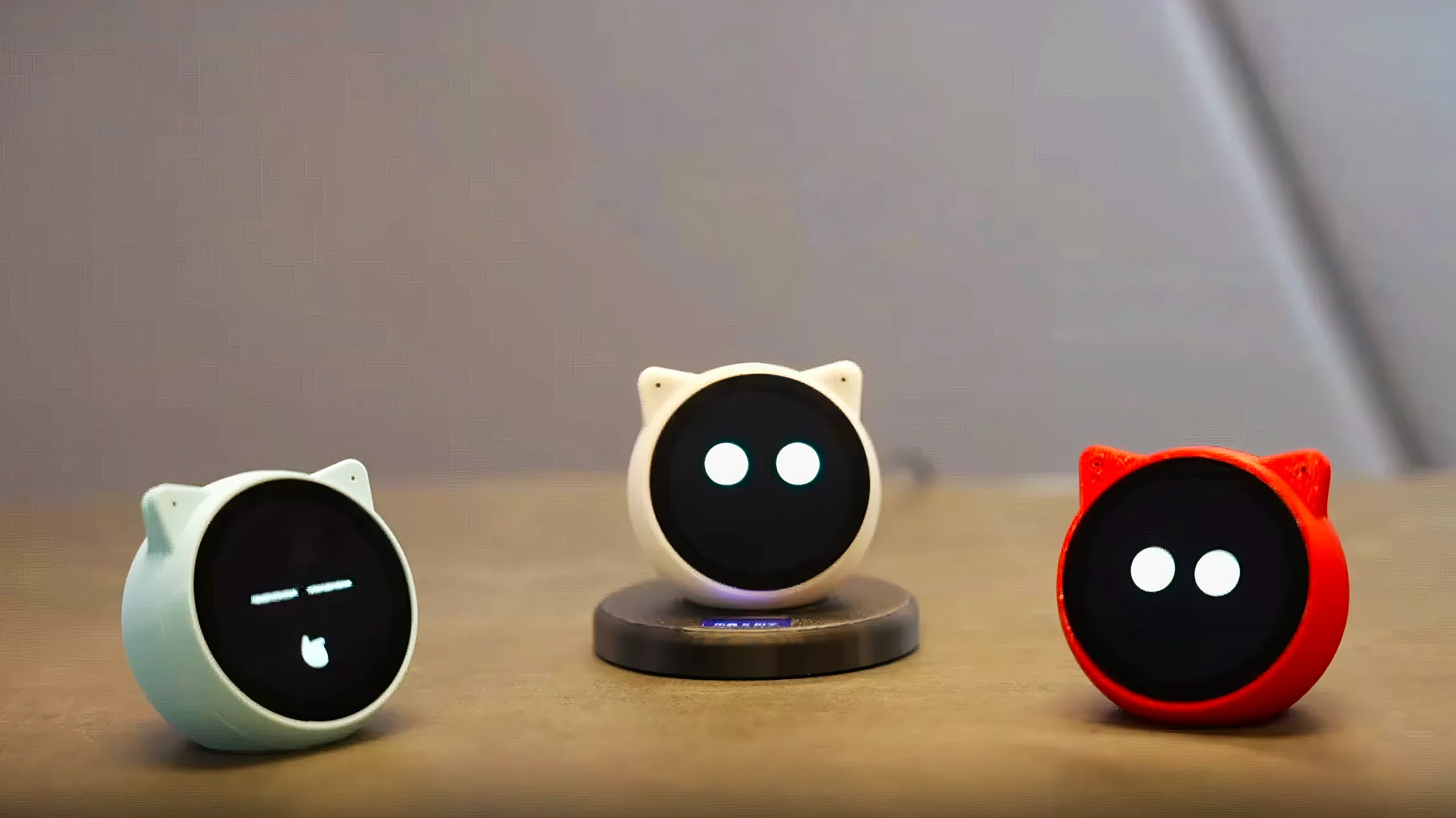 Finovate EchoEar v2  会听会说会陪伴